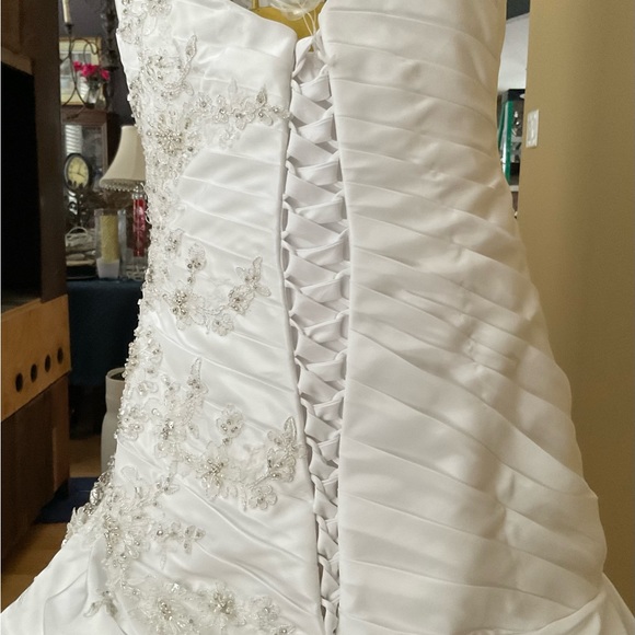 PRIVATE COLLECTION, WEDDING GROWN & BRIDAL CLASSIC VEIL, SIZE: 6, BRAND NEW - Picture 9 of 17